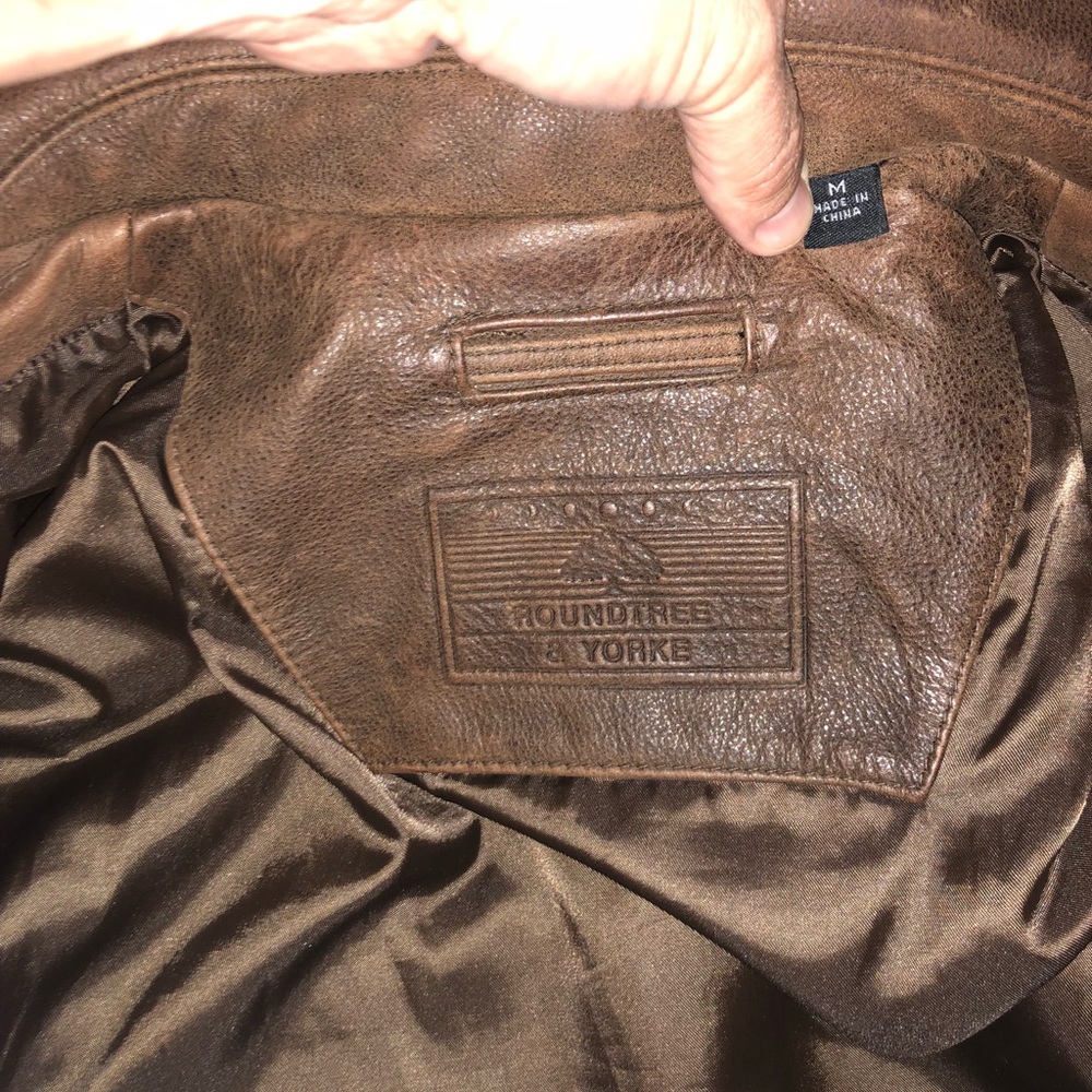 Medium men’s brown leather jacket